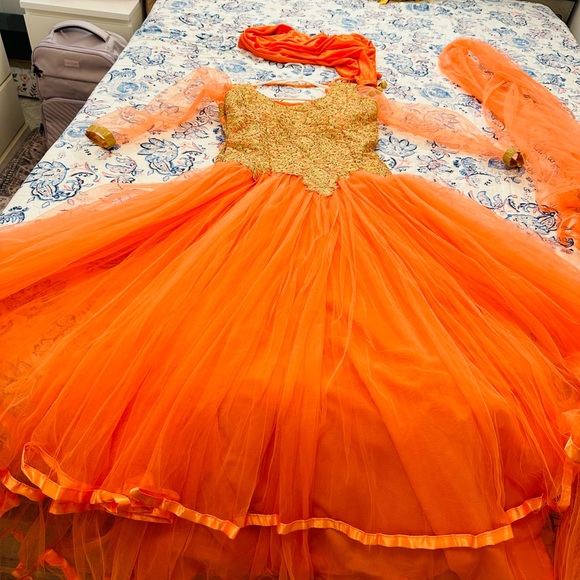 Pakistani Indian wedding party gown 3 PCs suit orange small eid outfit - Picture 3 of 16